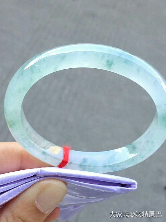 买52-53的翡翠圆条手镯_手镯翡翠