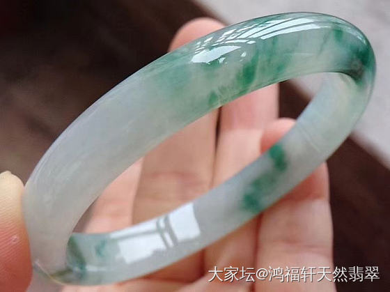 买52-53的翡翠圆条手镯_手镯翡翠