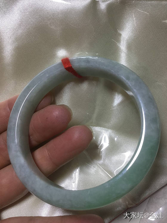 求估价-坛友们帮我朋友看看这条翡翠手镯吃药了吗？谢谢_手镯翡翠