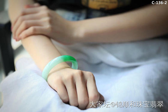 翡翠首饰，一戴添娇。_手镯翡翠