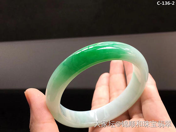 翡翠首饰，一戴添娇。_手镯翡翠