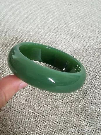 碧玉镯子_碧玉手镯和田玉