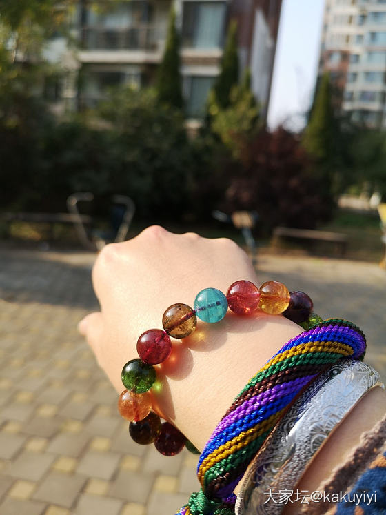 阳光真好，晒晒太阳溜溜娃，也晒晒我的大碧玺哈哈哈_珠串碧玺