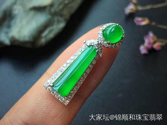 绿长条，这样的产品戴上显瘦…_吊坠翡翠
