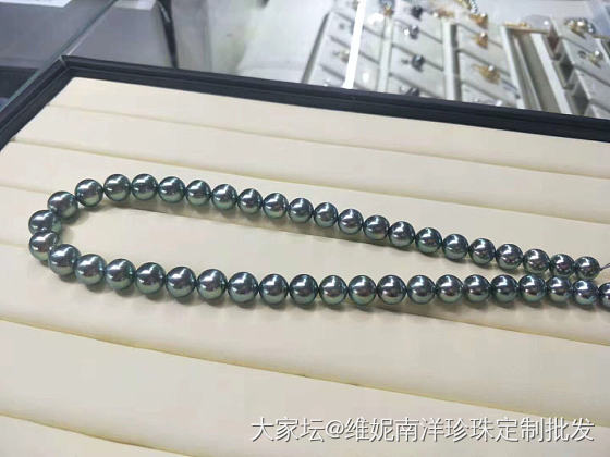一会自然光的时候拍下吧…因为自然光会更绿[奸笑]新品孔雀绿净链，8-10.7mm_珍珠