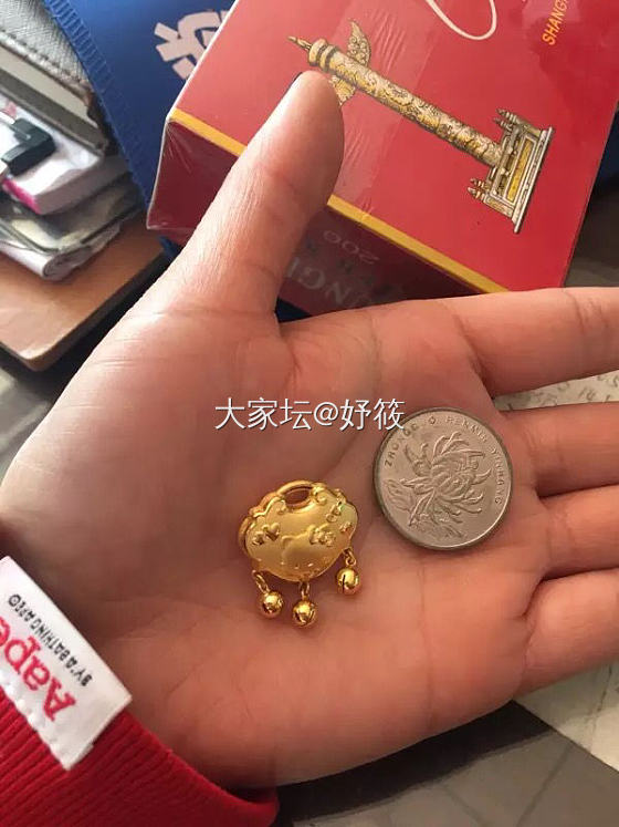 周大福长命锁吊坠_吊坠金