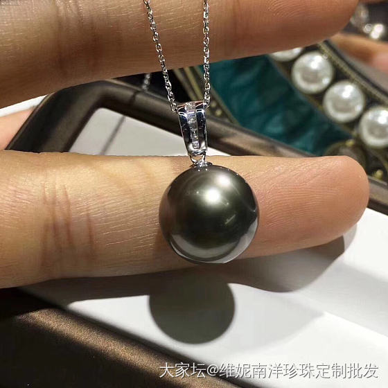 大溪地黑珍珠吊坠 12-13mm  正圆 极细微瑕  算是几乎无暇了_珍珠