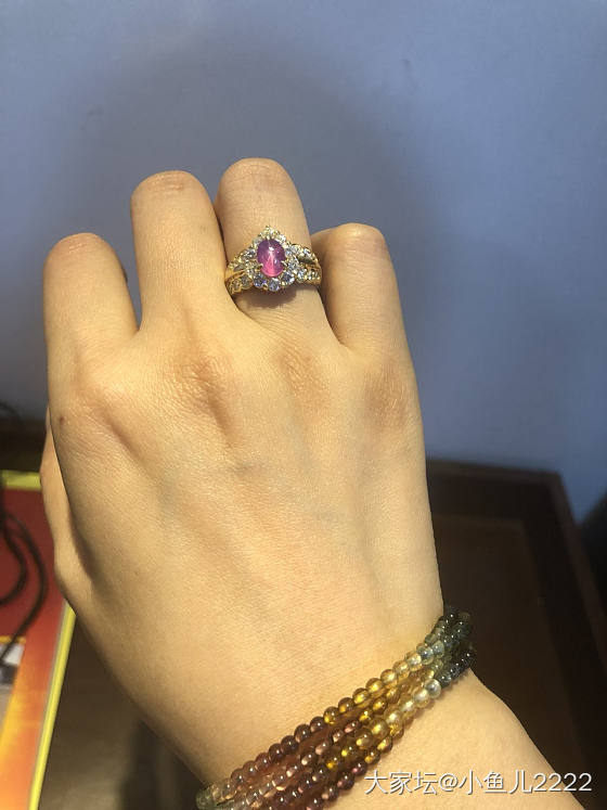 左手右手一个慢动作_珠串戒指彩色宝石金