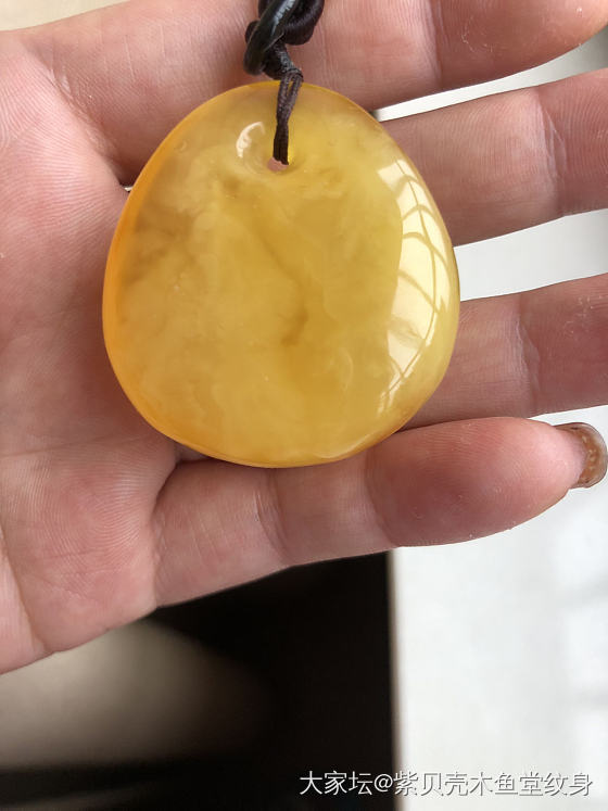 在淘宝直播上开了一块原石，回来以后是这样的，求大家帮忙看看真假_挂件琥珀蜜蜡