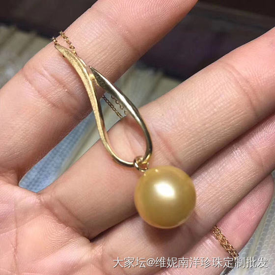 进口磨砂工艺，厚重版9K金
9-10mm浓金，正圆，无瑕，强光_吊坠珍珠