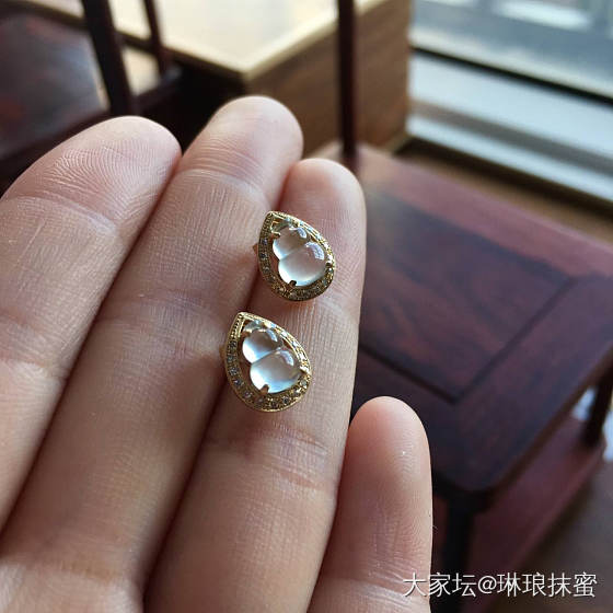 这对光刷刷的葫芦耳钉有人喜欢吗？_耳钉翡翠