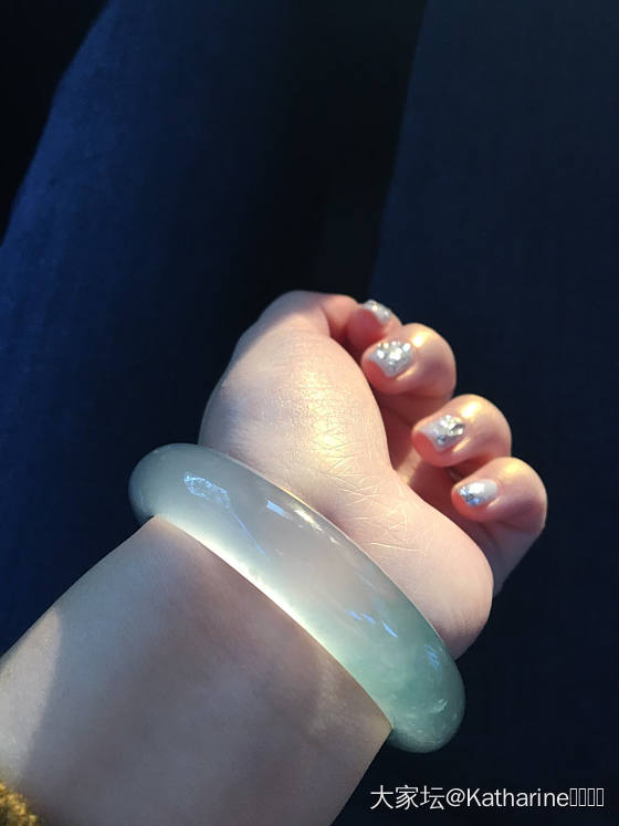 阳光下的翡翠手镯_手镯翡翠