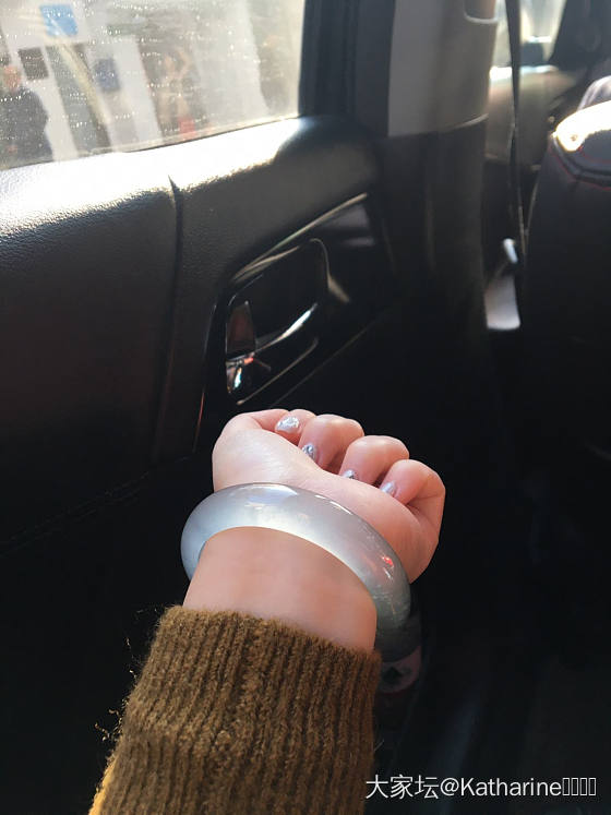 阳光下的翡翠手镯_手镯翡翠