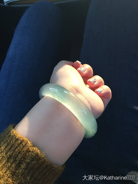 阳光下的翡翠手镯_手镯翡翠