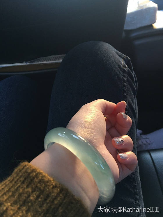 阳光下的翡翠手镯_手镯翡翠