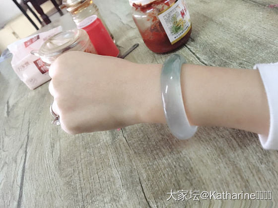 阳光下的翡翠手镯_手镯翡翠