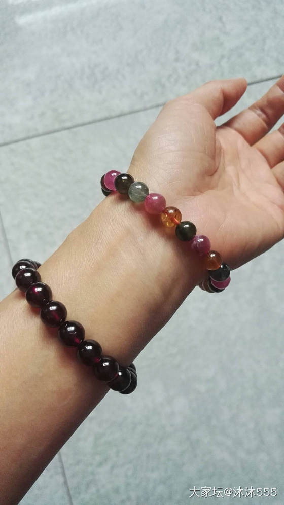 入手的三圈碧玺手链，4.2mm，接近全净体_碧玺珠串
