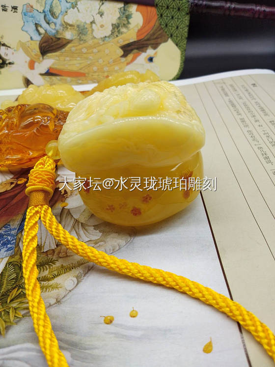 秀秀，不秀咋对得起大自然的宝贝们！话说冬天到了，国外都封矿了，没啥原料雕了！😓_琥珀蜜蜡