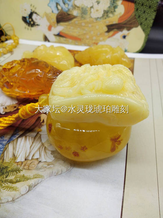 秀秀，不秀咋对得起大自然的宝贝们！话说冬天到了，国外都封矿了，没啥原料雕了！😓_琥珀蜜蜡