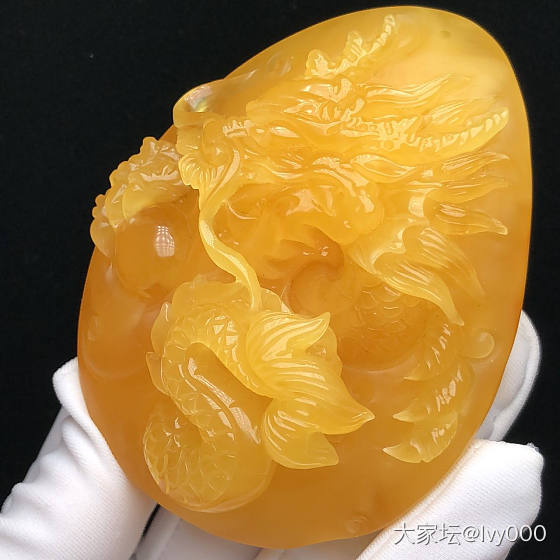 鸡油红龙🐲雕件_琥珀蜜蜡