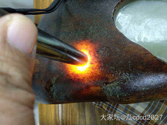 发块料子，大家看看皮子是真的吗？发帖一天，听听各位的看法。_原石和田玉