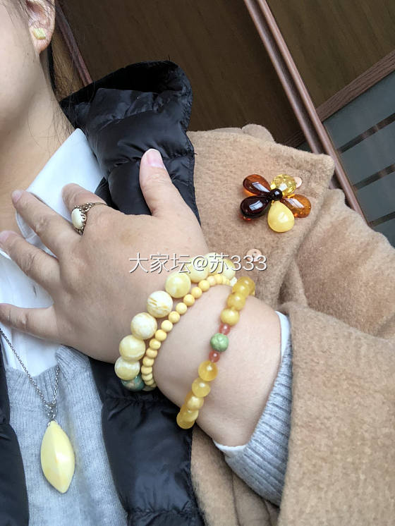 奶酪蜜蜡吊坠。_手饰蜜蜡
