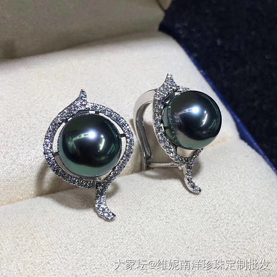 孔雀绿耳坠 9-10mm 正圆 几乎无暇
18k金锆石  奢华款。高端大气上档次_耳钉珍珠