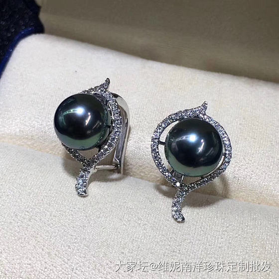 孔雀绿耳坠 9-10mm 正圆 几乎无暇
18k金锆石  奢华款。高端大气上档次_耳钉珍珠
