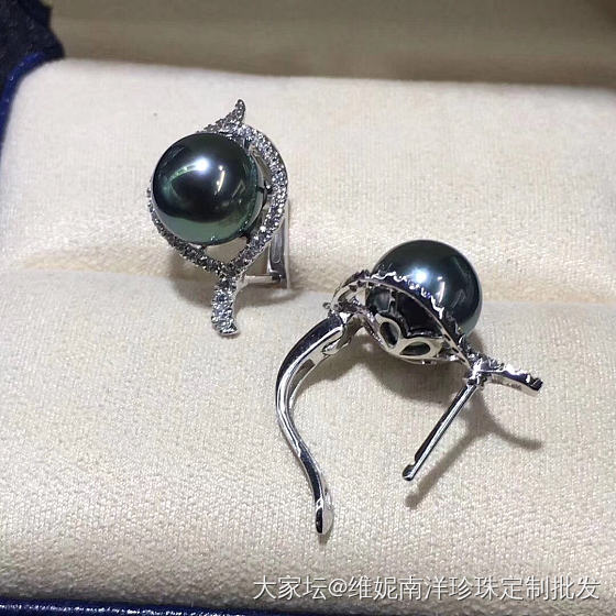 孔雀绿耳坠 9-10mm 正圆 几乎无暇
18k金锆石  奢华款。高端大气上档次_耳钉珍珠