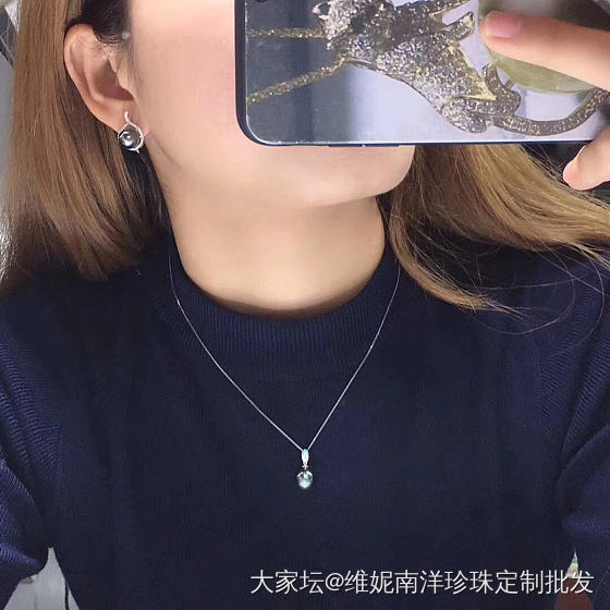 孔雀绿耳坠 9-10mm 正圆 几乎无暇
18k金锆石  奢华款。高端大气上档次_耳钉珍珠