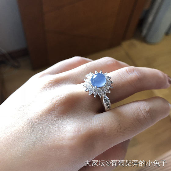 有没有喜欢蓝紫色，神秘感～很特别的颜色_蛋面翡翠