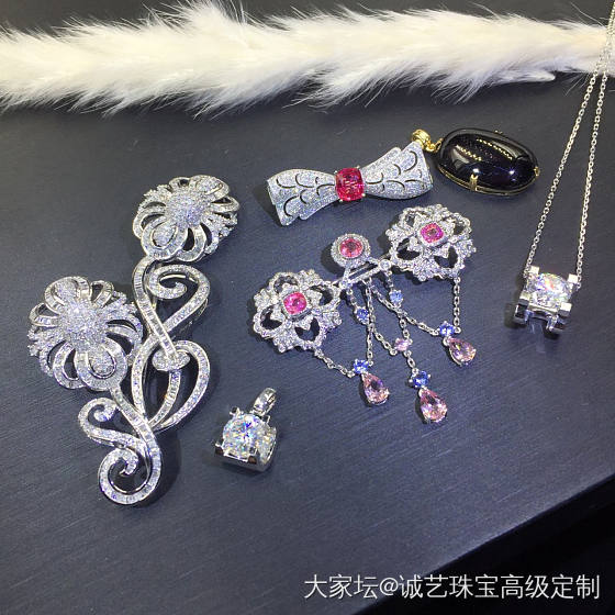 土豪姐家的胸针美美的出货啦_胸饰彩色宝石