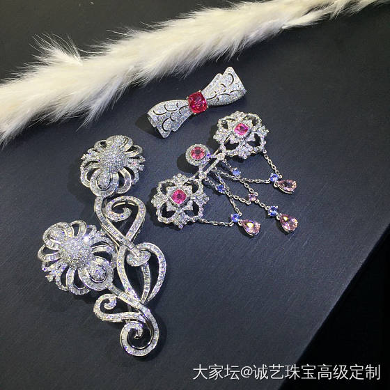 土豪姐家的胸针美美的出货啦_胸饰彩色宝石