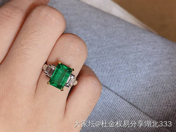 不是所有的哥伦比亚木佐晶体都这么干净，晶体这么好_名贵宝石