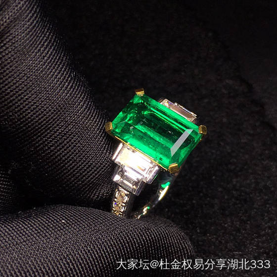 不是所有的哥伦比亚木佐晶体都这么干净，晶体这么好_名贵宝石