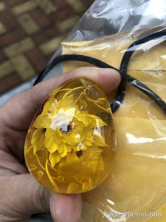 大师阴雕作业_琥珀挂件