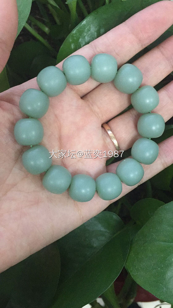 耐看的粉青_珠串和田玉
