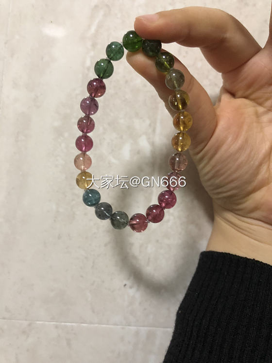 我拍的很渣图么，我觉得挺好的啊，能看出来碧玺的美貌啊～_珠串碧玺
