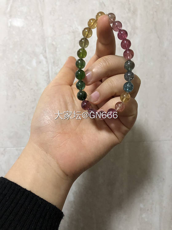 我拍的很渣图么，我觉得挺好的啊，能看出来碧玺的美貌啊～_珠串碧玺