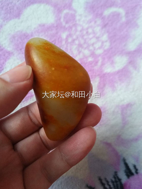 显摆一个50多克的红皮籽料原石_原石和田玉