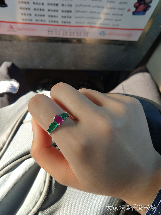 红宝石祖母绿戒指💍_戒指名贵宝石