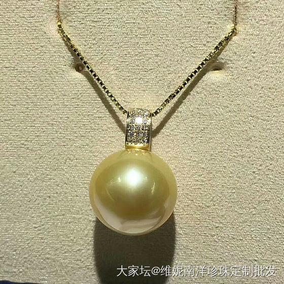 南洋金珠吊坠
天然颜色13-14mm。几乎正圆无暇
18k金镶嵌钻石💎满钻_珍珠