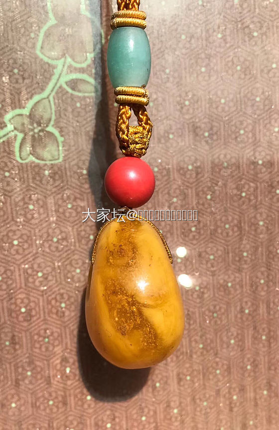 两个蜡_琥珀蜜蜡