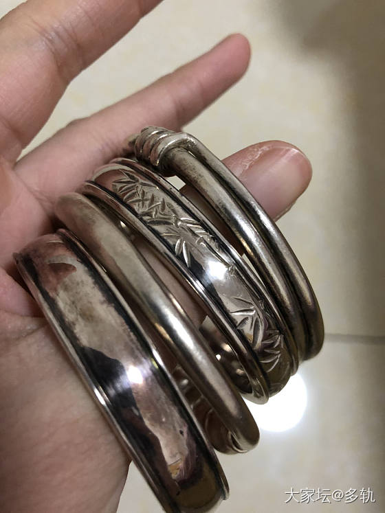 一直没戴过，怎么能黑成这样_手镯银