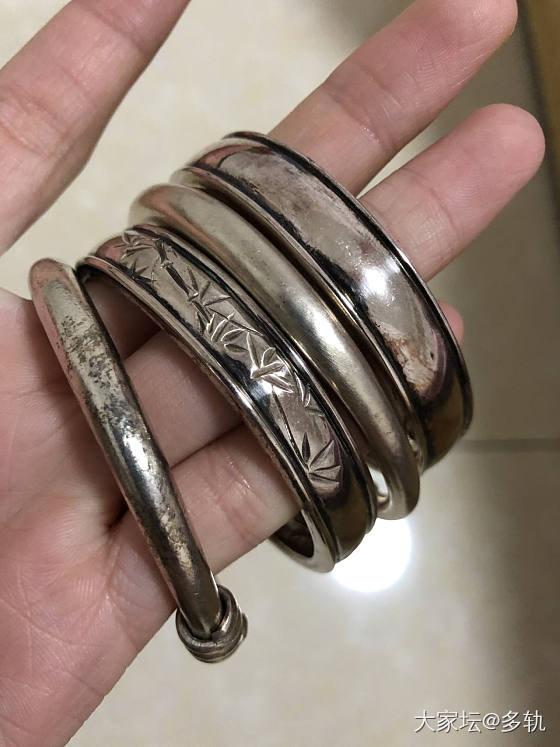 一直没戴过，怎么能黑成这样_手镯银