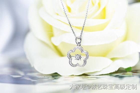 18K金钻石灵动系列吊坠，主钻：0.04ct，配石：0.12ct，特价：1788..._项链钻石