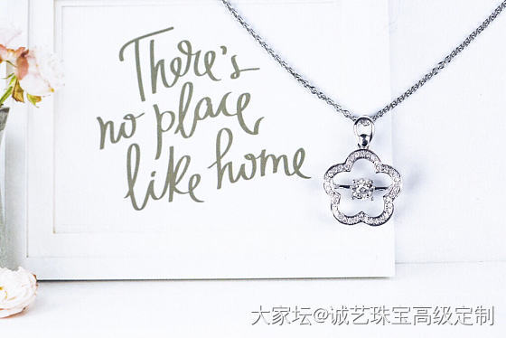 18K金钻石灵动系列吊坠，主钻：0.04ct，配石：0.12ct，特价：1788..._项链钻石