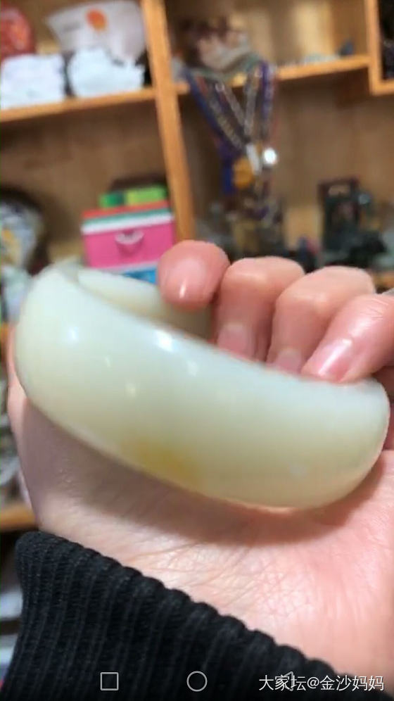 准备下手一个初级的，据说籽料_手镯和田玉