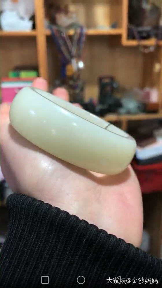 准备下手一个初级的，据说籽料_手镯和田玉