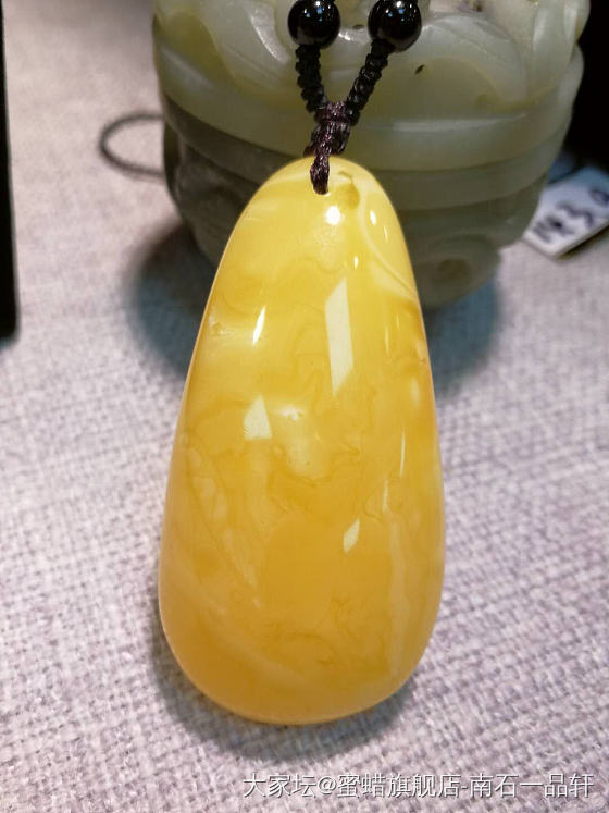 好漂亮的蜜蜡水滴，有人觉得美吗？_挂件蜜蜡